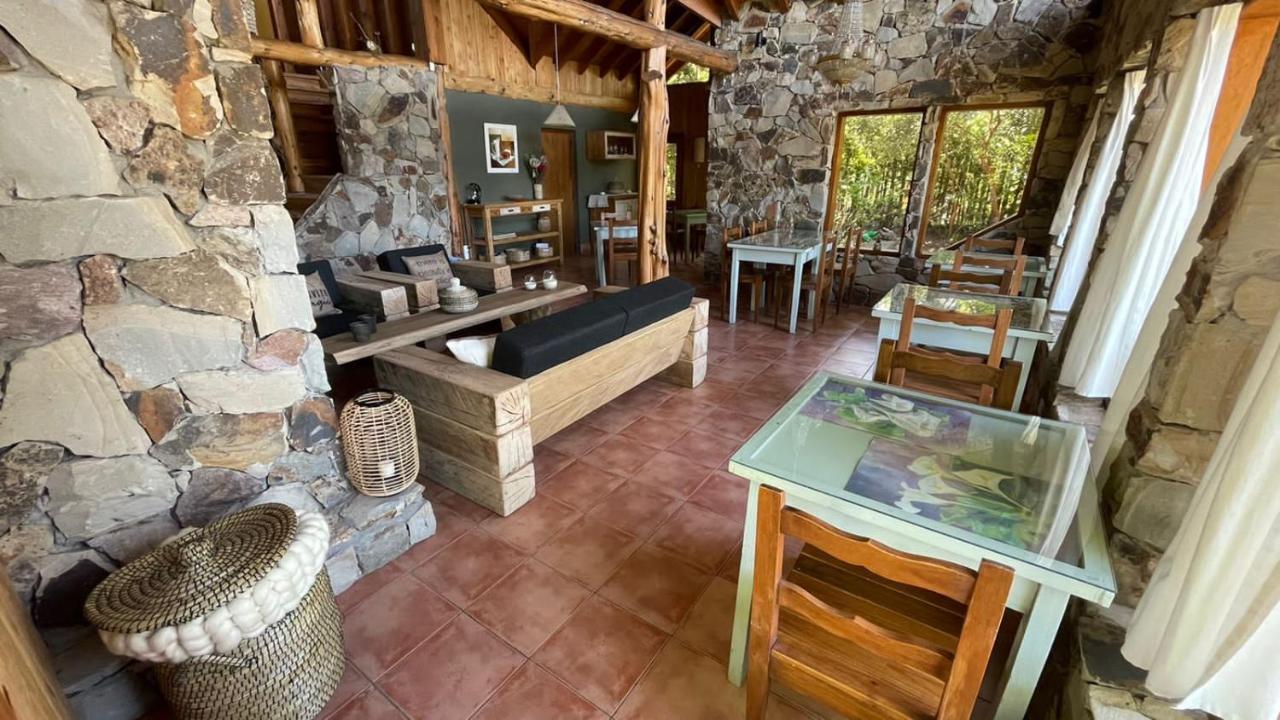 Hosteria Brisas Del Cerro Вілья-Ла-Ангостура Екстер'єр фото