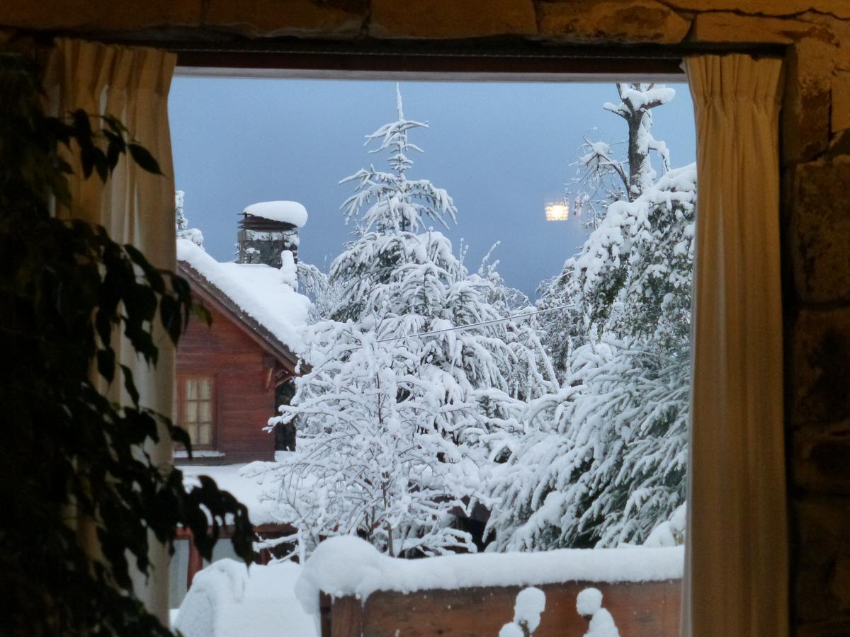 Hosteria Brisas Del Cerro Вілья-Ла-Ангостура Екстер'єр фото