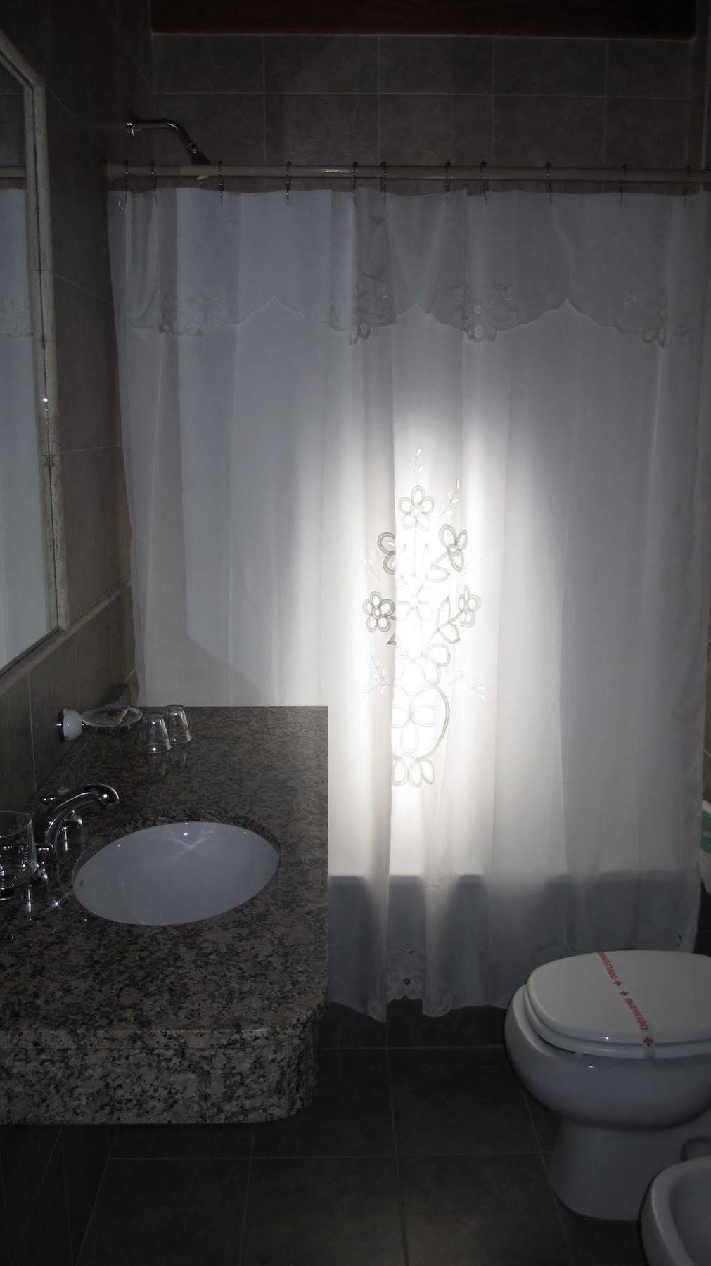 Hosteria Brisas Del Cerro Вілья-Ла-Ангостура Екстер'єр фото