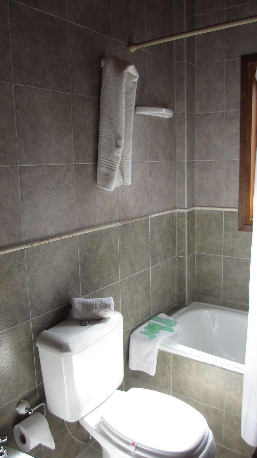 Hosteria Brisas Del Cerro Вілья-Ла-Ангостура Екстер'єр фото
