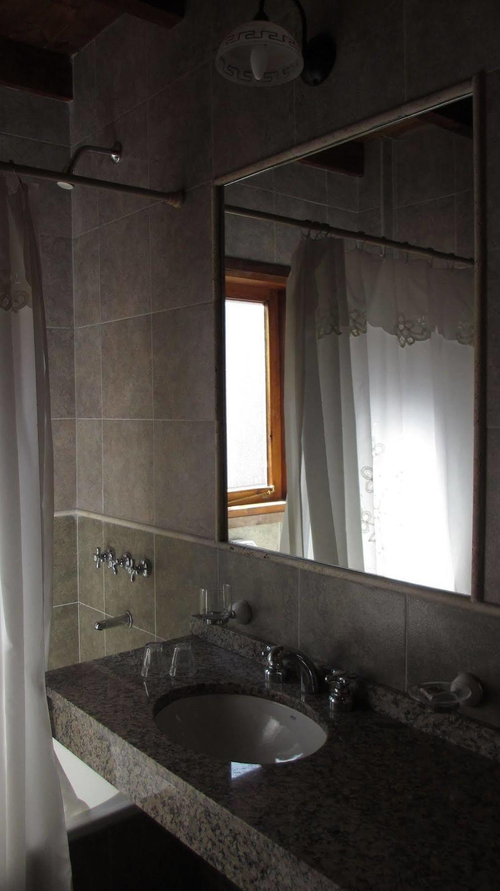 Hosteria Brisas Del Cerro Вілья-Ла-Ангостура Екстер'єр фото