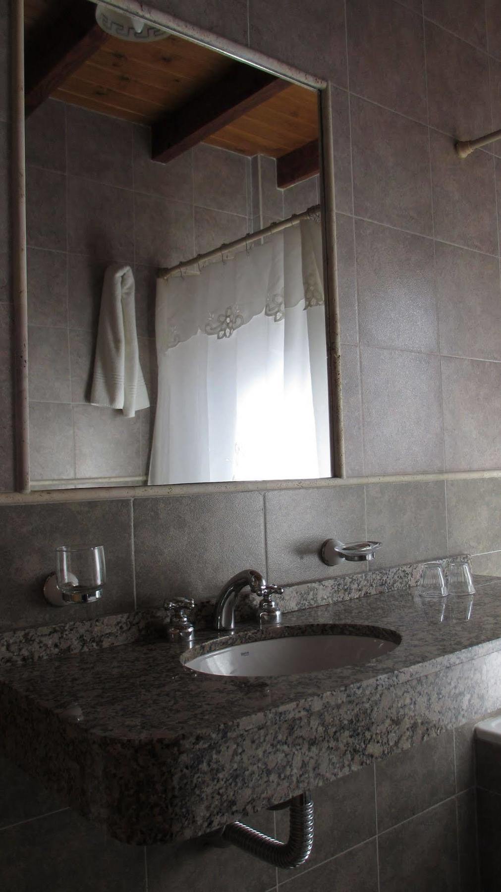 Hosteria Brisas Del Cerro Вілья-Ла-Ангостура Екстер'єр фото