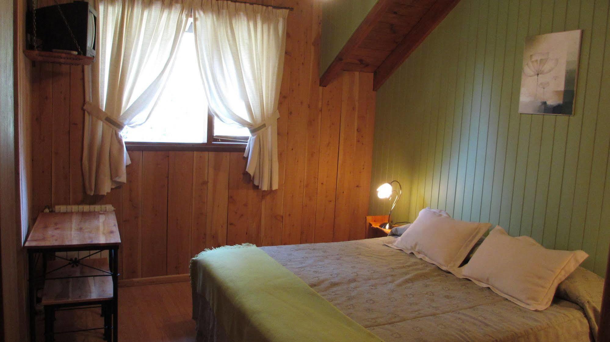 Hosteria Brisas Del Cerro Вілья-Ла-Ангостура Екстер'єр фото